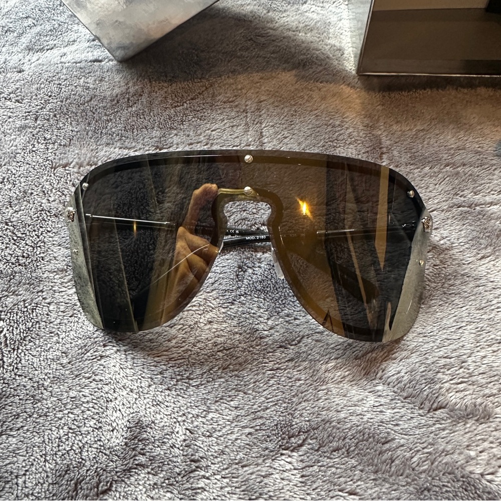 Pristine Versace Aviators Sunglasses Polarized Sh… - image 2